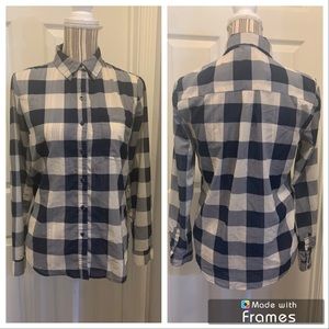 Forever 21 Blue and White Flannel button up shirt